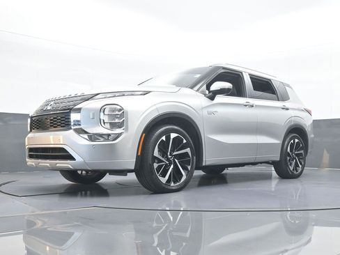 Used 2023 Mitsubishi Outlander SEL image 70