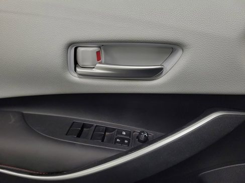 Used 2023 Toyota Corolla SE w/ SE Premium Package image 18