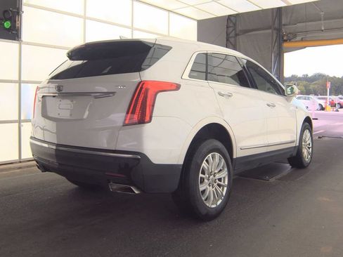 Used 2019 Cadillac XT5 FWD image 2
