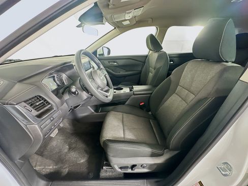 Used 2024 Nissan Rogue SV FWD image 13