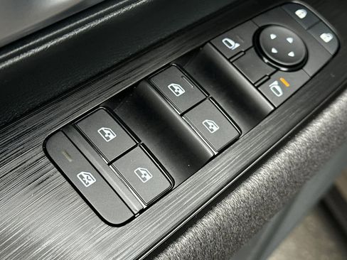 Certified 2025 Nissan Kicks SV image 14