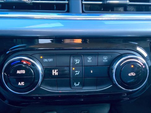 Used 2025 Chevrolet Trax LT image 35