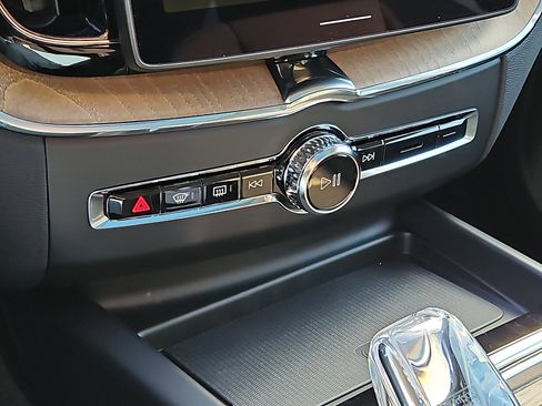 New 2026 Volvo XC60 B5 Plus w/ Protection Package Premier image 14