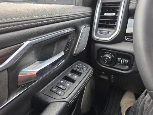 Used 2025 RAM 1500 Laramie AWD/4WD image 19