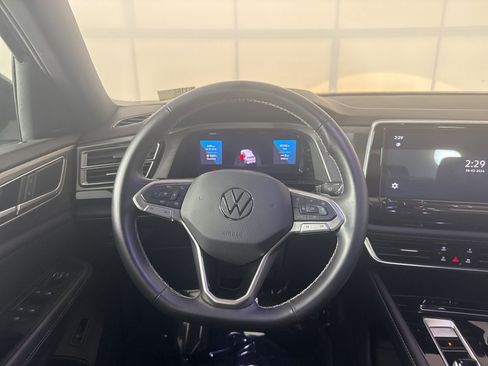 Used 2025 Volkswagen Atlas Cross Sport SE FWD image 11