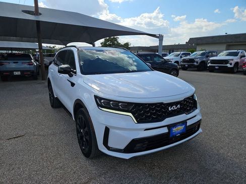 Used 2023 Kia Sorento SX AWD/4WD image 2