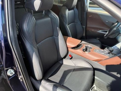 Used 2024 Toyota Venza Limited AWD/4WD image 11