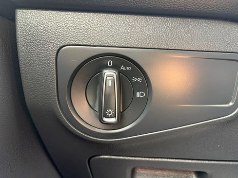 Used 2023 Volkswagen Tiguan SE image 23