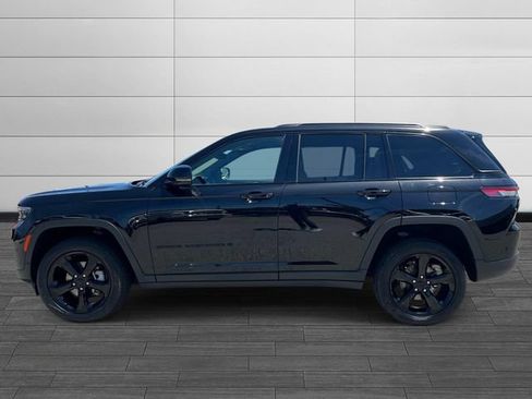 Used 2023 Jeep Grand Cherokee Limited w/ Black Appearance Package AWD/4WD image 6