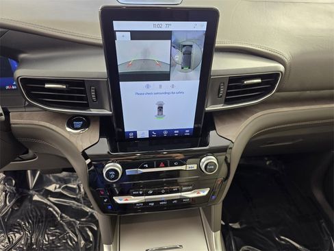 Used 2023 Ford Explorer Platinum w/ Technology Package image 23