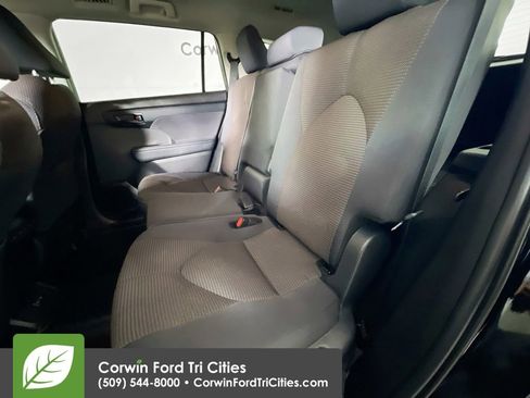Used 2024 Toyota Highlander LE image 26