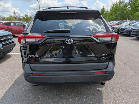 Used 2021 Toyota RAV4 XLE Premium image 6