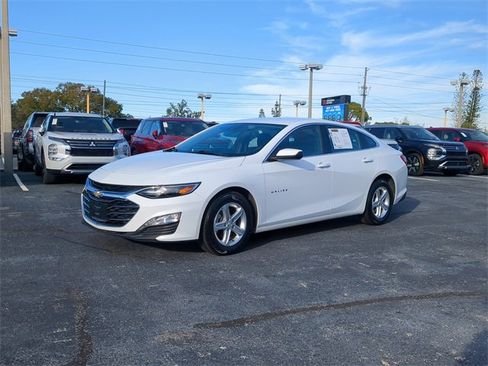 Used 2024 Chevrolet Malibu LT image 2