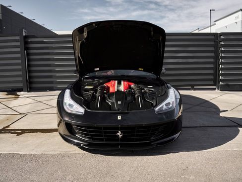 Used 2018 Ferrari GTC4Lusso image 14