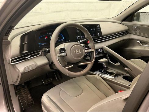 Certified 2025 Hyundai Elantra Sport image 12