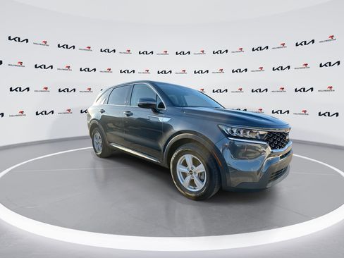 Used 2023 Kia Sorento LX image 2