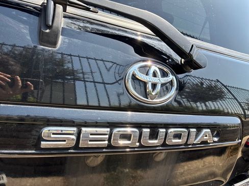 Used 2015 Toyota Sequoia SR5 RWD image 18