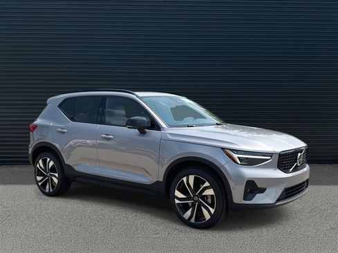 New 2026 Volvo XC40 B5 Ultra w/ Climate Package image 3