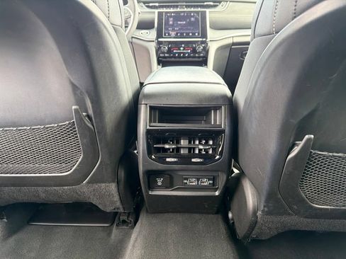 Used 2023 Jeep Grand Cherokee Altitude AWD/4WD image 19