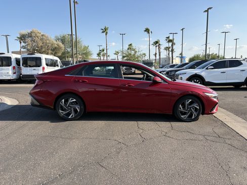 Used 2025 Hyundai Elantra SEL FWD image 6