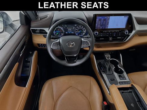 Certified 2021 Toyota Highlander Platinum image 2