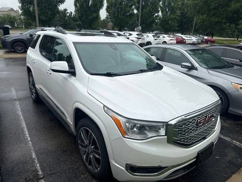 Used 2017 GMC Acadia Denali w/ Technology Package FWD image 4