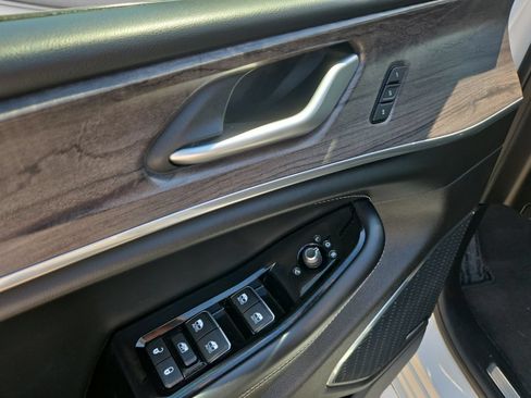 Used 2023 Jeep Grand Cherokee Overland AWD/4WD image 20