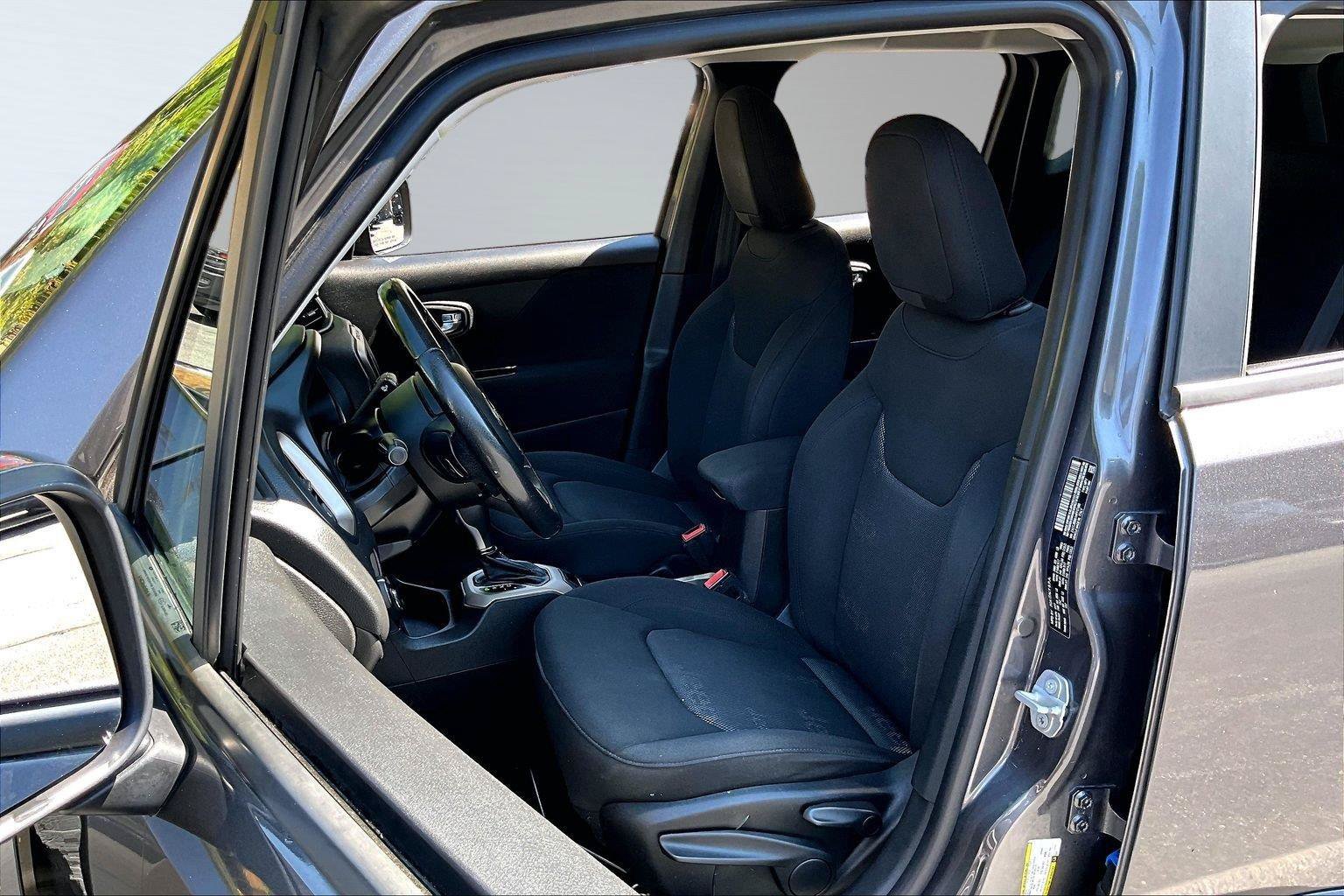 Used 2017 Jeep Renegade Latitude AWD/4WD image 25