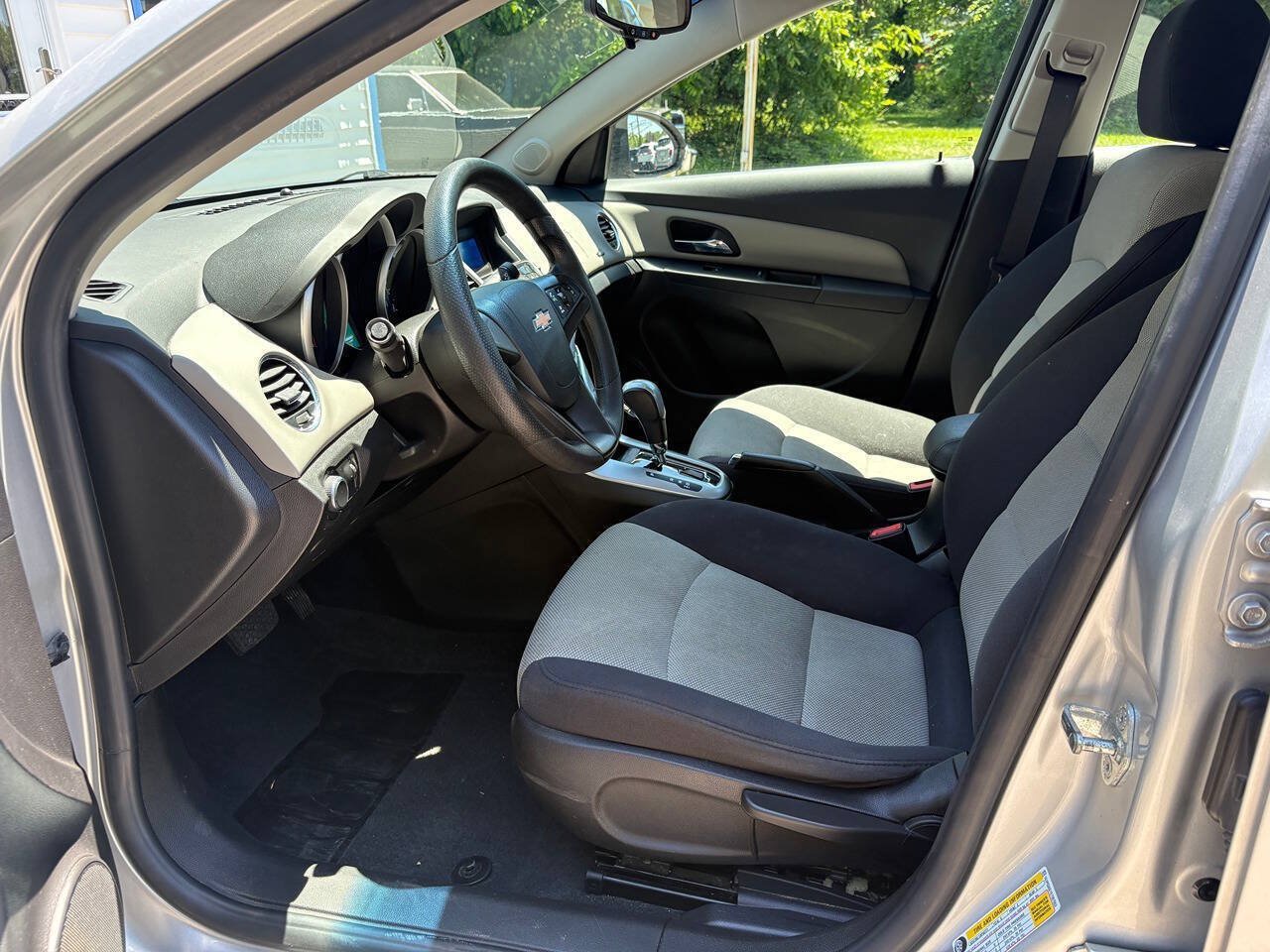 Used 2016 Chevrolet Cruze LS FWD image 11