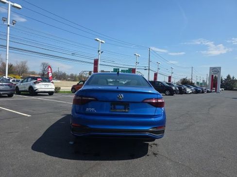 Used 2023 Volkswagen Jetta Sport image 6