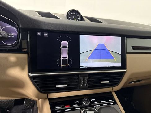 Certified 2021 Porsche Cayenne E-Hybrid AWD/4WD image 29
