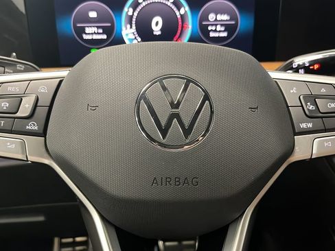 Used 2026 Volkswagen Tiguan SEL R-Line AWD/4WD image 16