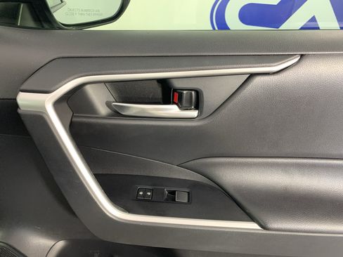 Used 2019 Toyota RAV4 XLE Premium FWD image 40