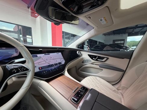 Used 2022 Mercedes-Benz EQS 580 4MATIC Sedan image 24