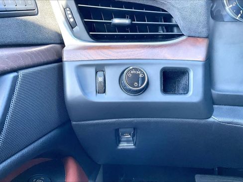 Used 2019 Cadillac Escalade ESV Premium Luxury image 33