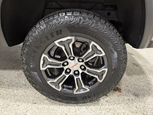 Used 2023 GMC Canyon AT4 w/ AT4 Premium Package AWD/4WD image 10