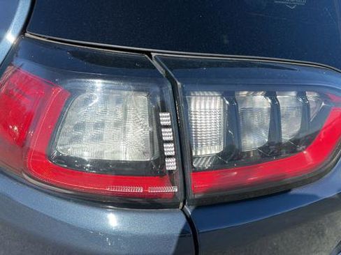 Used 2020 Jeep Cherokee Limited image 12