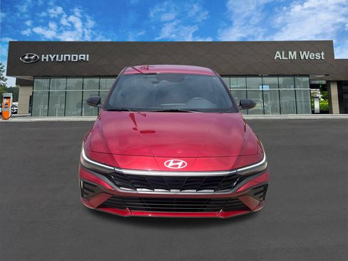Used 2025 Hyundai Elantra Sport FWD image 2