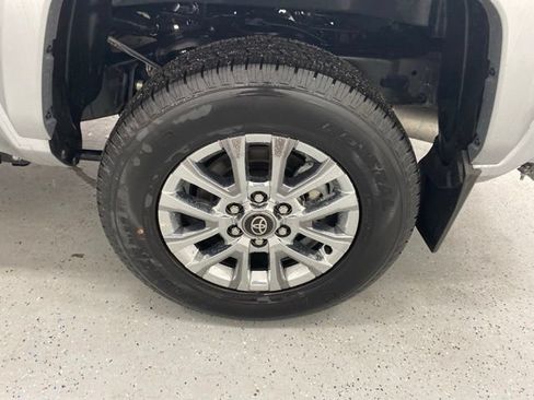 Used 2025 Toyota Tacoma Limited AWD/4WD image 10