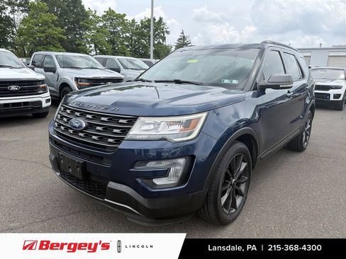 Used 2017 Ford Explorer XLT w/ Equipment Group 202A AWD/4WD image 1