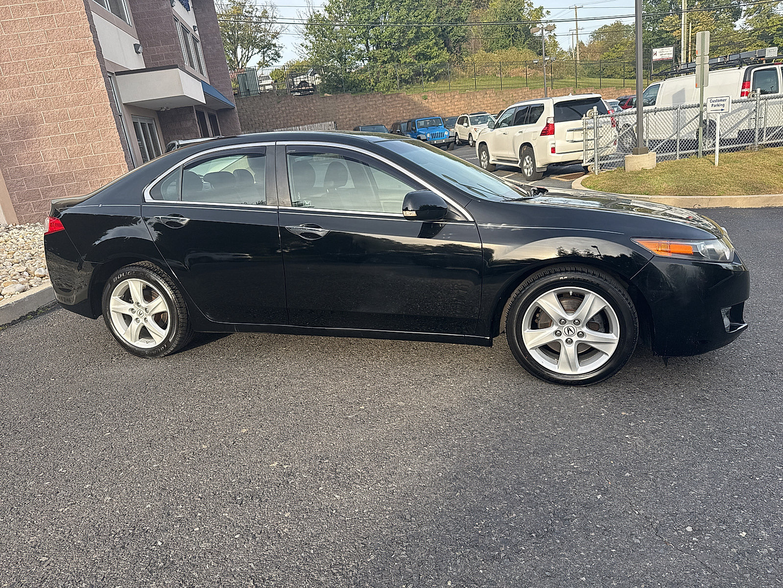 Used 2009 Acura TSX w/ Technology Package FWD image 3