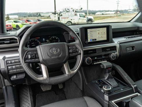 Used 2025 Toyota Tacoma 4x4 Double Cab image 8