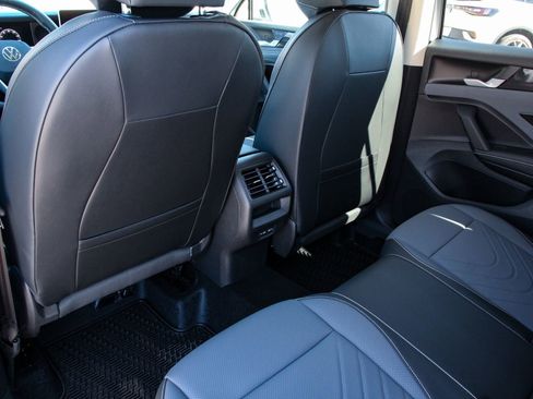 New 2026 Volkswagen Tiguan SE FWD image 24