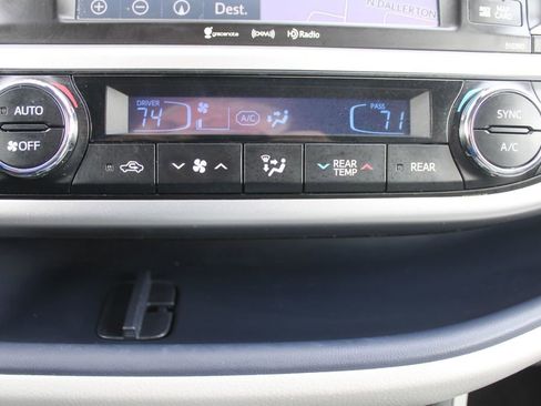 Used 2019 Toyota Highlander AWD V6 image 42