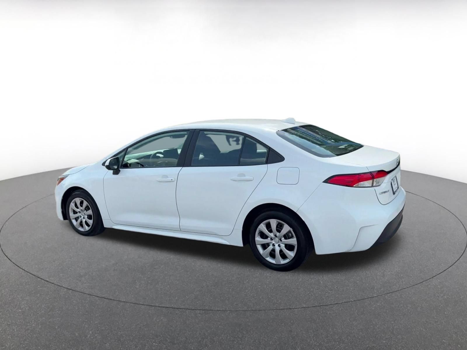 Used 2025 Toyota Corolla LE FWD image 9
