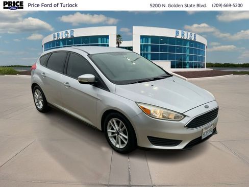 Used 2017 Ford Focus SE image 3