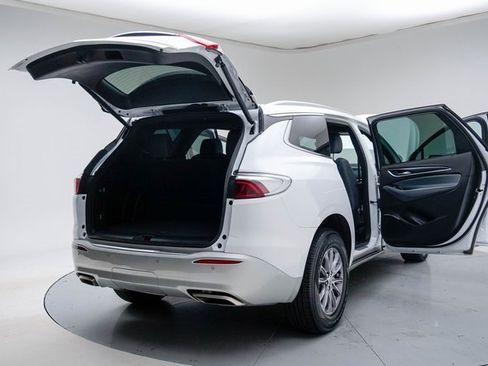 Used 2024 Buick Enclave Premium image 25