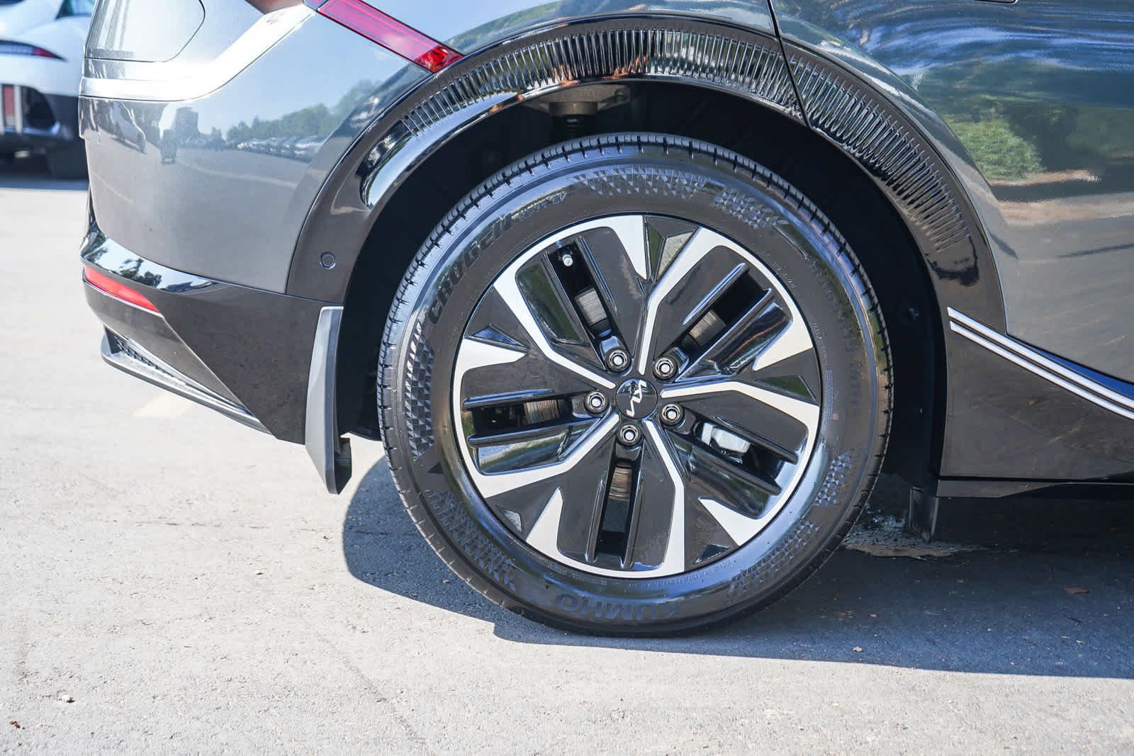 Used 2024 Kia EV6 Wind w/ Wind Technology Package AWD/4WD image 6