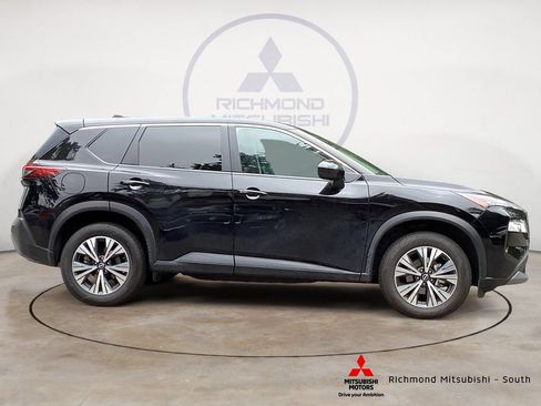 Used 2023 Nissan Rogue SV FWD image 2