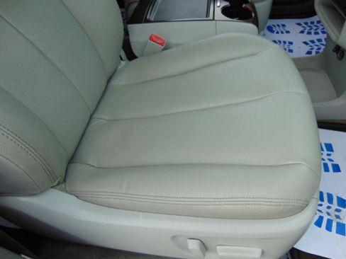 Used 2013 Toyota Sienna XLE image 23